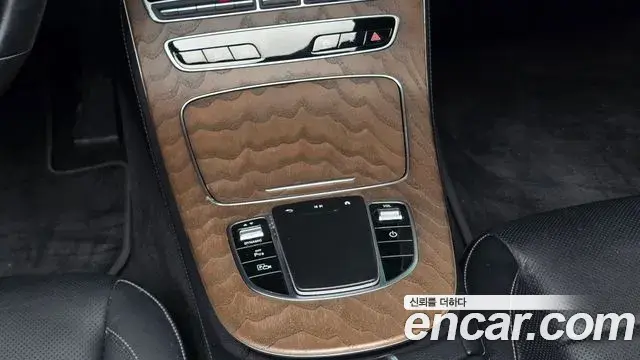 Mercedes-Benz E-Class 2021 — Фото 19/20