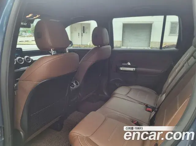 Mercedes-Benz GLB-Class 2023 — Фото 10/20