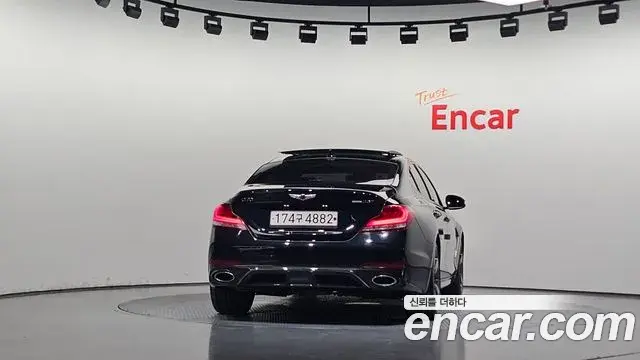 Genesis G70 2019 — Photo 12/35