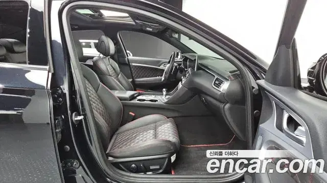 Genesis G70 2019 — Photo 9/35