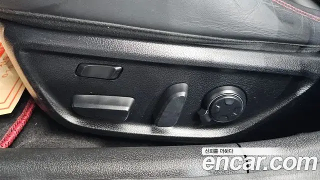 Genesis G70 2019 — Photo 27/35