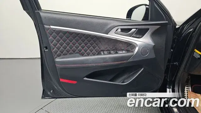 Genesis G70 2019 — Photo 14/35