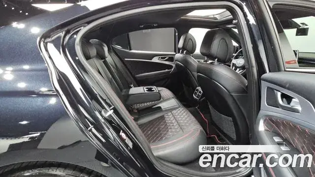 Genesis G70 2019 — Photo 18/35