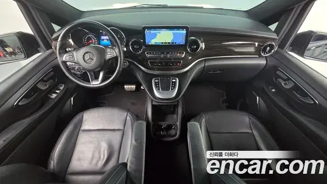 Mercedes-Benz V-Class 2021 — Фото 10/20
