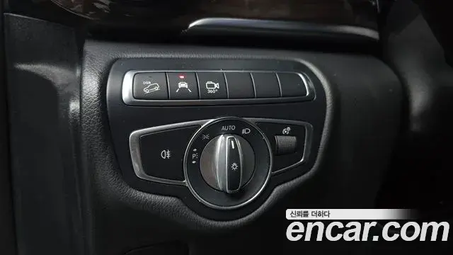 Mercedes-Benz V-Class 2021 — Фото 14/20