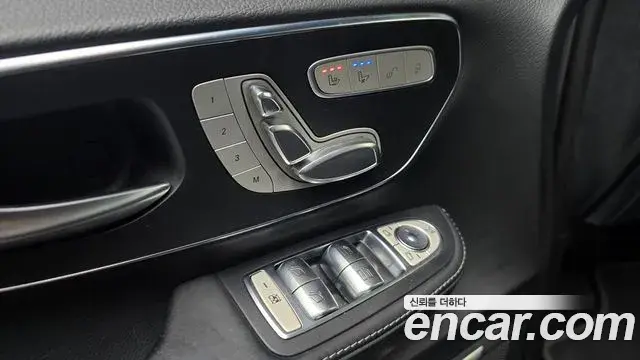 Mercedes-Benz V-Class 2021 — Фото 17/20