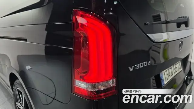 Mercedes-Benz V-Class 2021 — Photo 4/32
