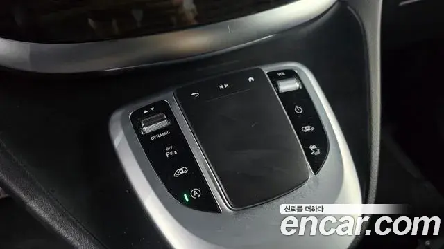 Mercedes-Benz V-Class 2021 — Photo 5/32