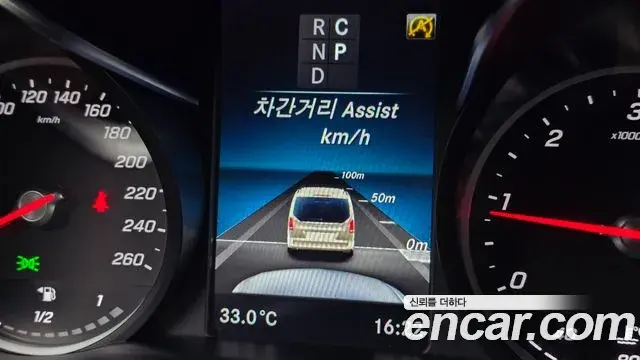 Mercedes-Benz V-Class 2021 — Photo 30/32