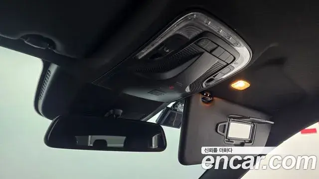 Mercedes-Benz V-Class 2021 — Photo 32/32