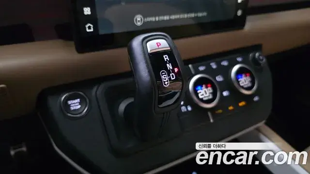 Land Rover Defender 2025 — Фото 9/20