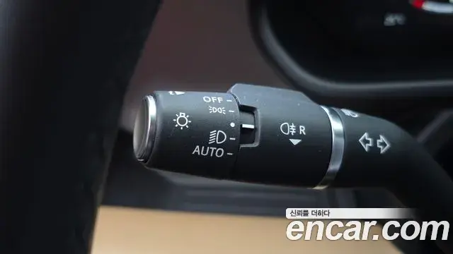 Land Rover Defender 2025 — Фото 15/20