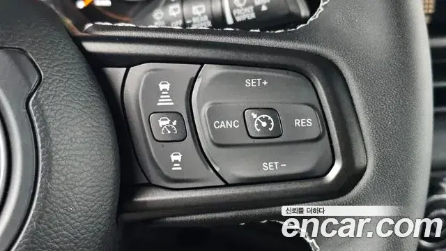 Jeep Wrangler 2025 — Фото 15/20