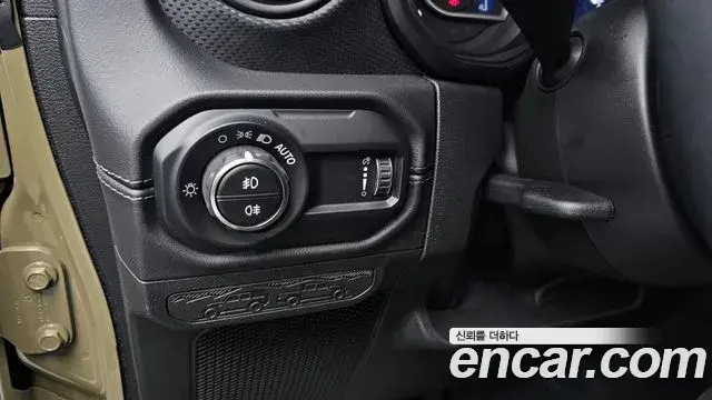 Jeep Wrangler 2025 — Фото 16/20