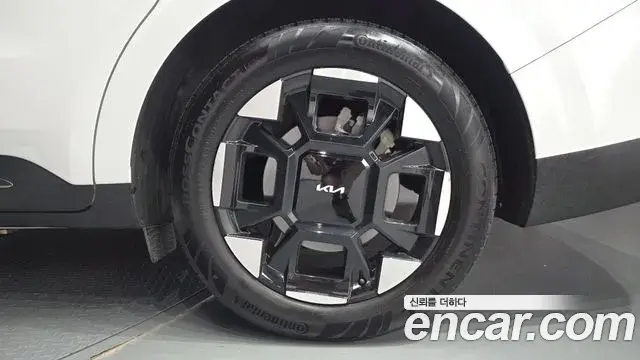 Kia Carnival 2024 — ფოტო 34/41