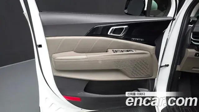 Kia Carnival 2024 — ფოტო 28/41