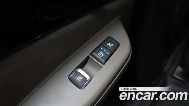 Kia Carnival 2024 — ფოტო 17/41
