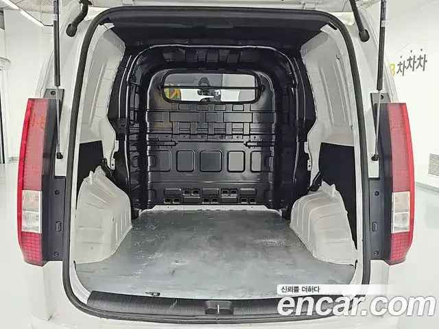 Hyundai Staria 2022 — Şəkil 17/20