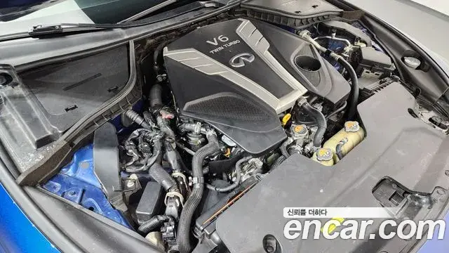 Infiniti Q60 2018 — Photo 6/20