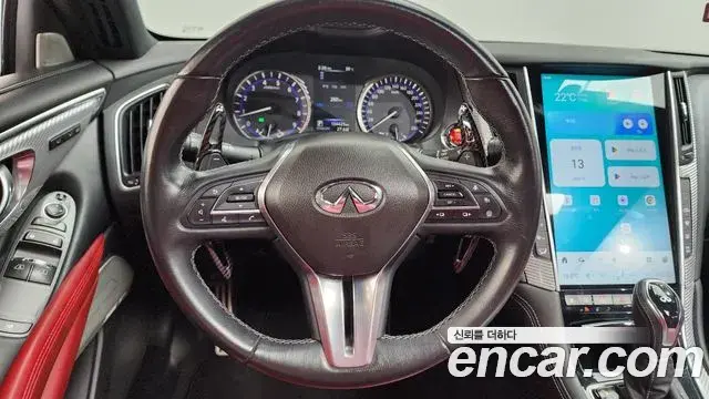 Infiniti Q60 2018 — Photo 12/20