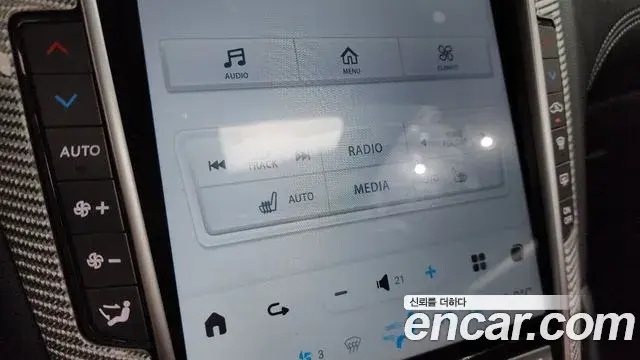 Infiniti Q60 2018 — Photo 18/20