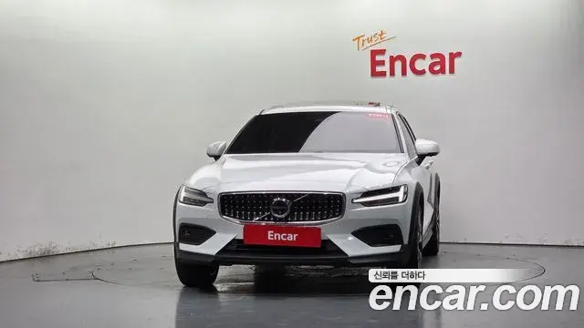 Volvo V60 Cross Country 2025 — ფოტო 28/36