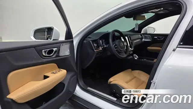 Volvo V60 Cross Country 2025 — ფოტო 23/36
