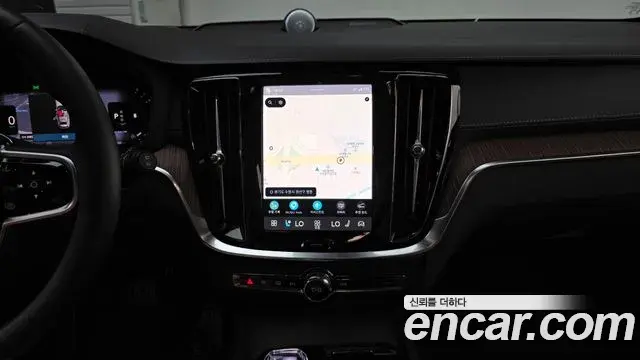 Volvo V60 Cross Country 2025 — ფოტო 33/36