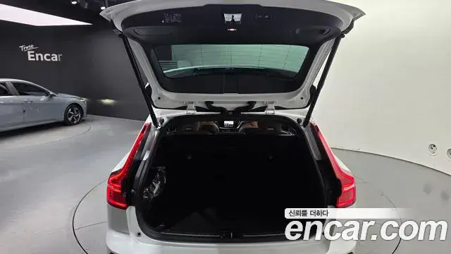 Volvo V60 Cross Country 2025 — ფოტო 5/36
