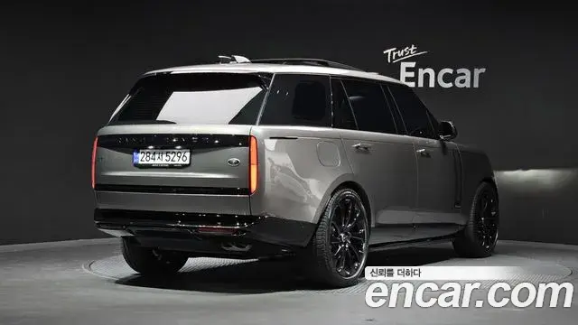 Land Rover Range Rover 2023 — Фото 2/20