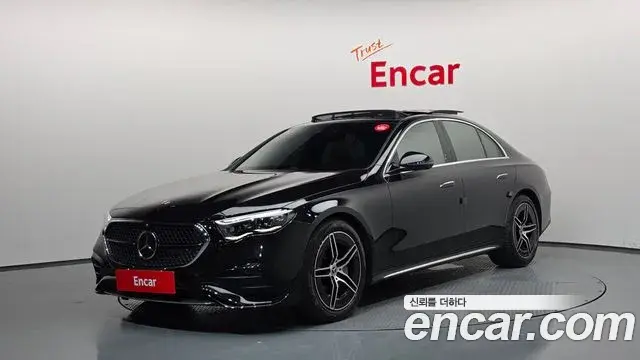 Mercedes-Benz E-Class 2025 — Photo 1/20