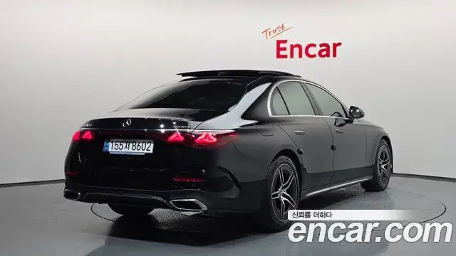 Mercedes-Benz E-Class 2025 — Photo 2/20