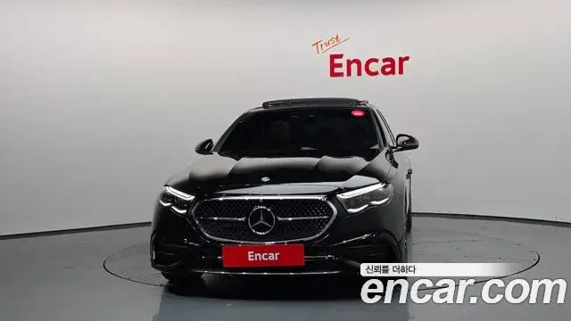 Mercedes-Benz E-Class 2025 — Photo 3/20