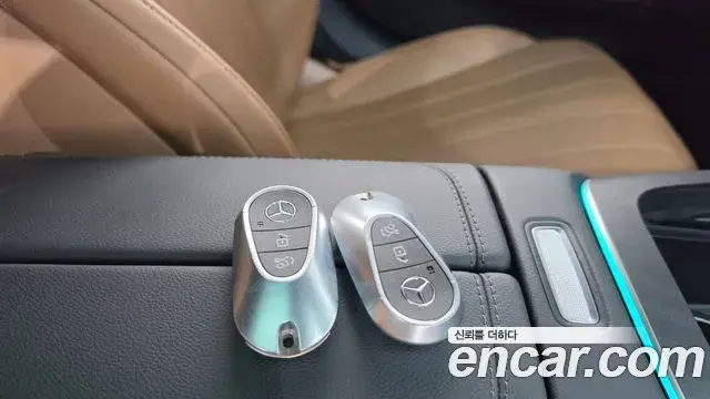 Mercedes-Benz E-Class 2025 — Photo 16/20