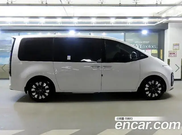 Hyundai Staria 2024 — Фото 3/20
