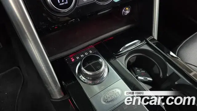 Land Rover Discovery 5 2019 — Photo 9/20