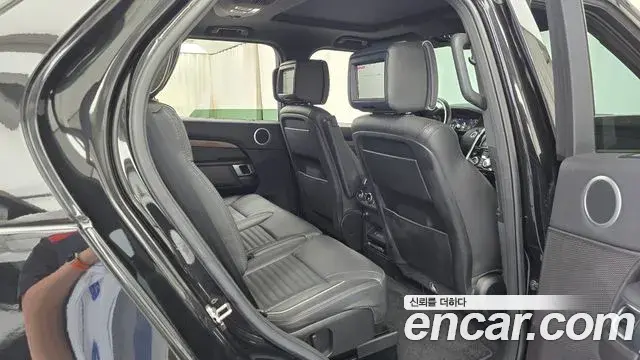 Land Rover Discovery 5 2019 — Photo 12/20
