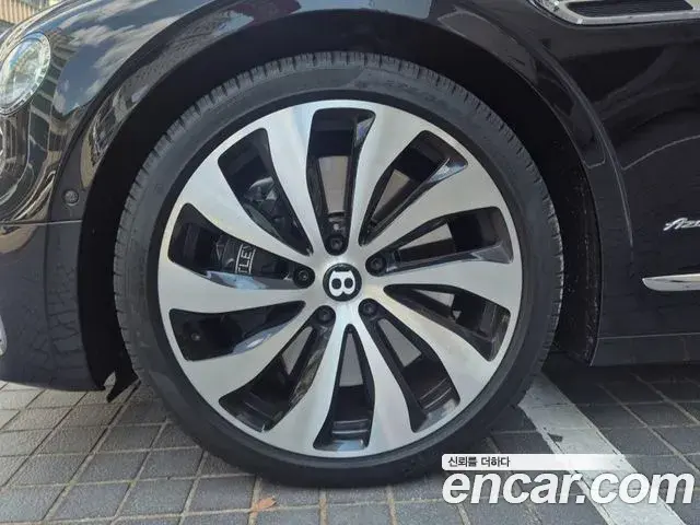 Bentley Flying Spur 2023 — Photo 7/20