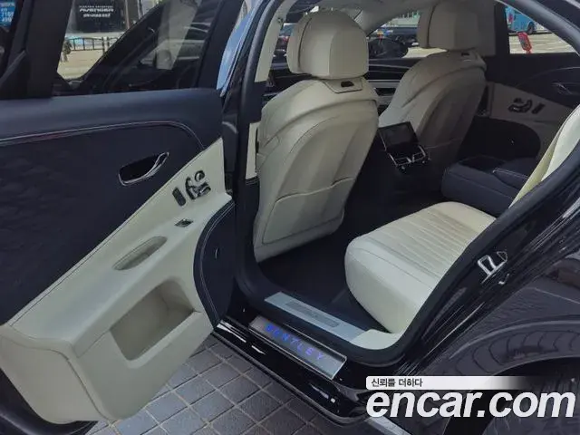 Bentley Flying Spur 2023 — Photo 11/20