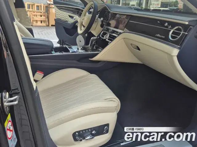 Bentley Flying Spur 2023 — Photo 19/20