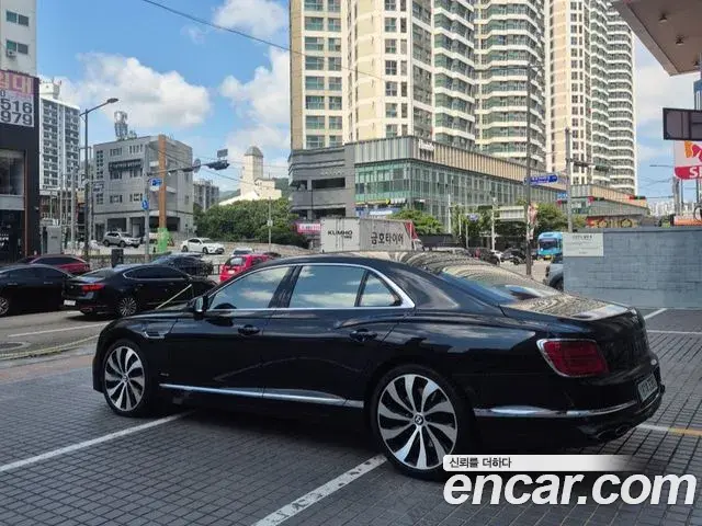 Bentley Flying Spur 2023 — Photo 3/20