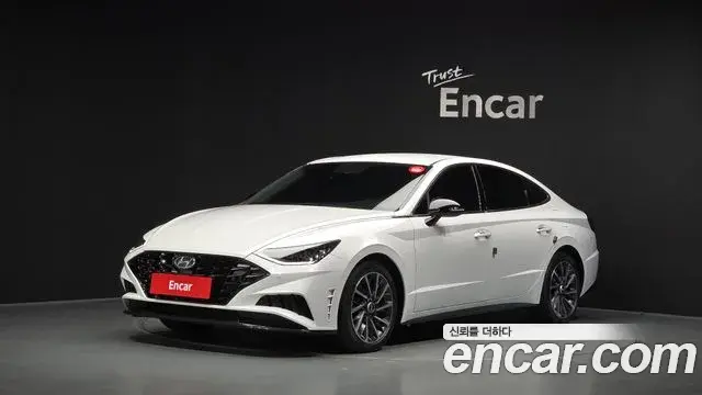 Hyundai Sonata 2021 — Photo 1/20