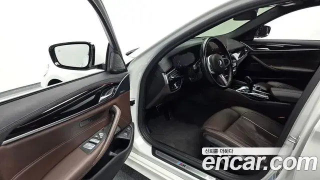 BMW 5 Series 2022 — Photo 10/20
