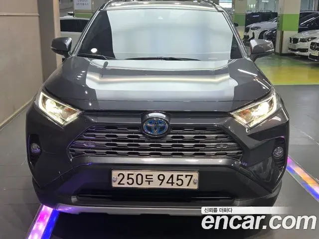 Toyota RAV4 2021 — Şəkil 4/18