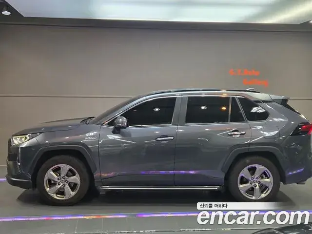 Toyota RAV4 2021 — Şəkil 11/18