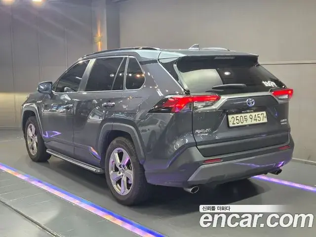 Toyota RAV4 2021 — Şəkil 13/18