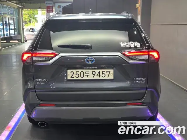 Toyota RAV4 2021 — Şəkil 15/18
