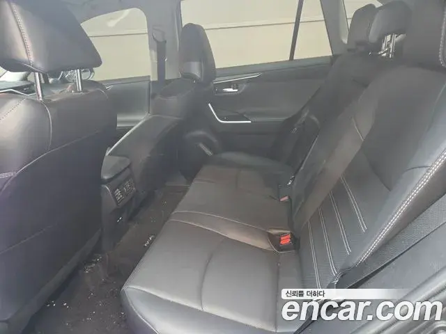 Toyota RAV4 2021 — Şəkil 12/18