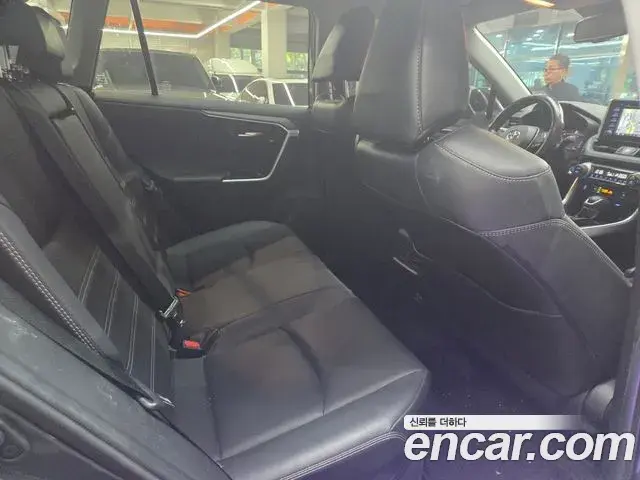 Toyota RAV4 2021 — Şəkil 16/18