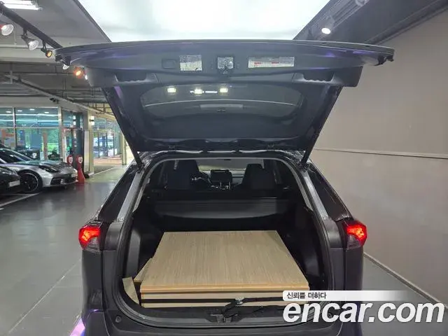Toyota RAV4 2021 — Şəkil 10/18